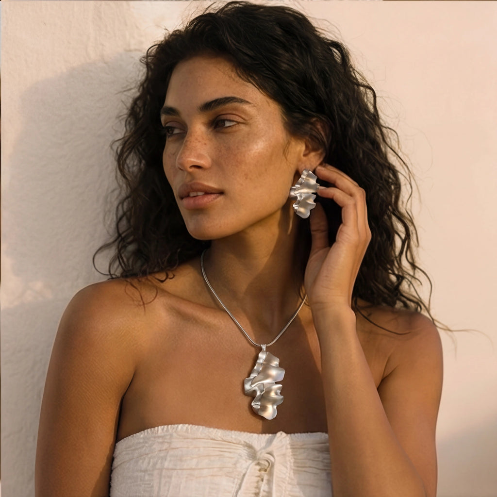 Flowing Wave Jewelry Set – Earrings & Necklace