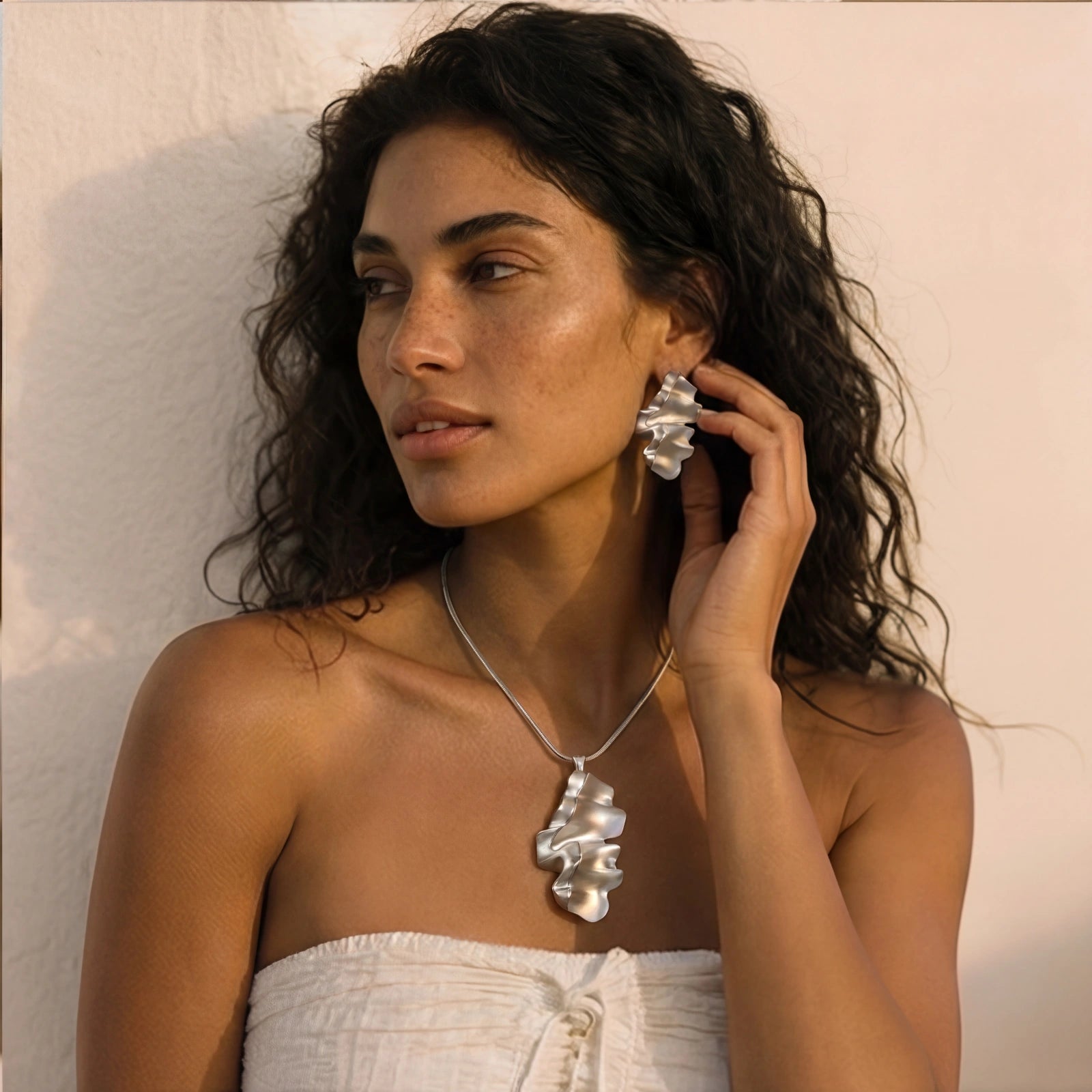 Flowing Wave Jewelry Set – Earrings & Necklace